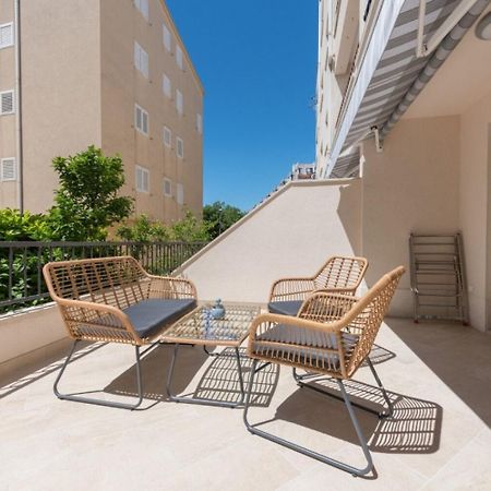 Apartments Mari - 40M From The Beach Makarska Esterno foto
