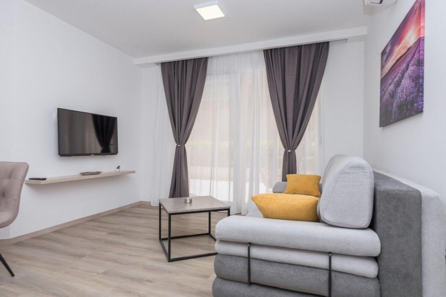 Apartments Mari - 40M From The Beach Makarska Esterno foto
