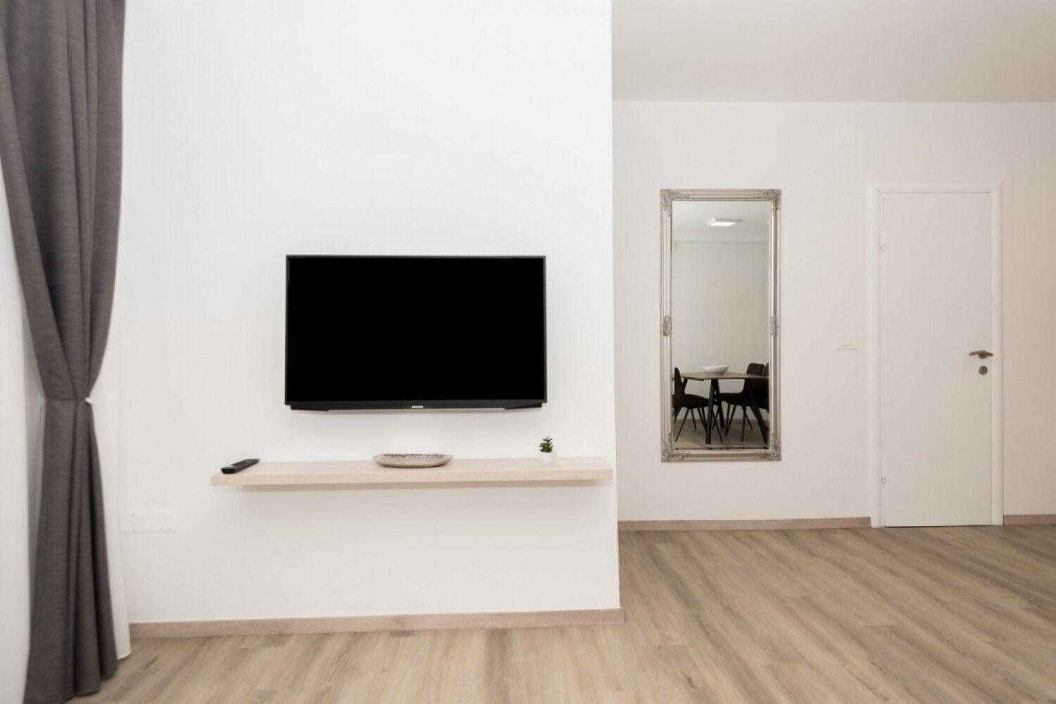 Apartments Mari - 40M From The Beach Makarska Esterno foto