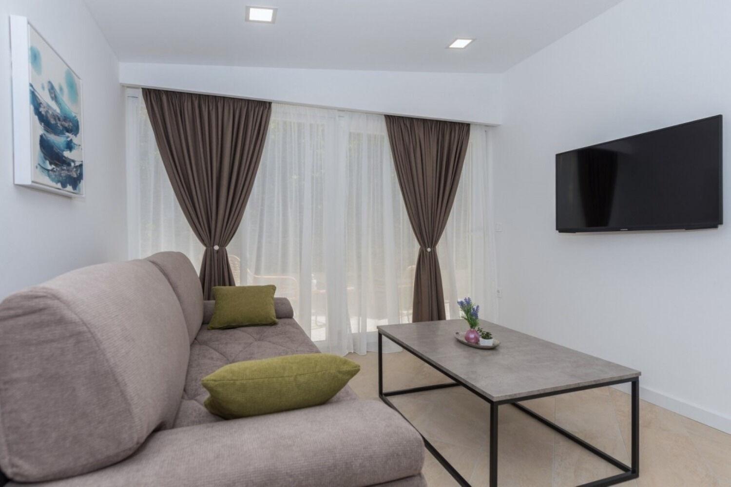 Apartments Mari - 40M From The Beach Makarska Esterno foto