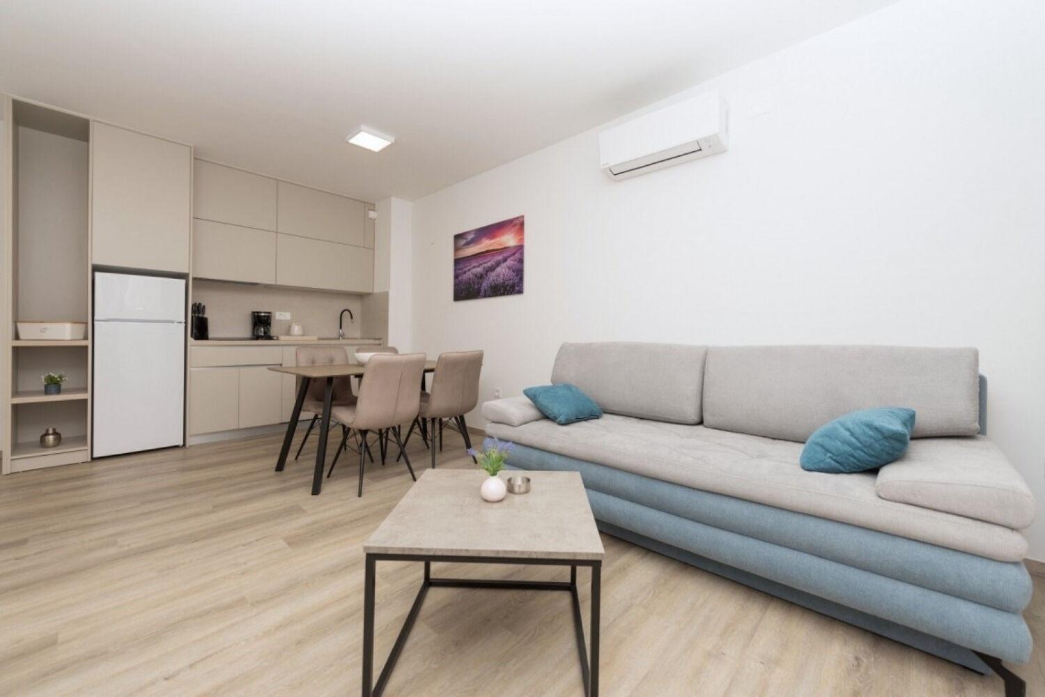 Apartments Mari - 40M From The Beach Makarska Esterno foto