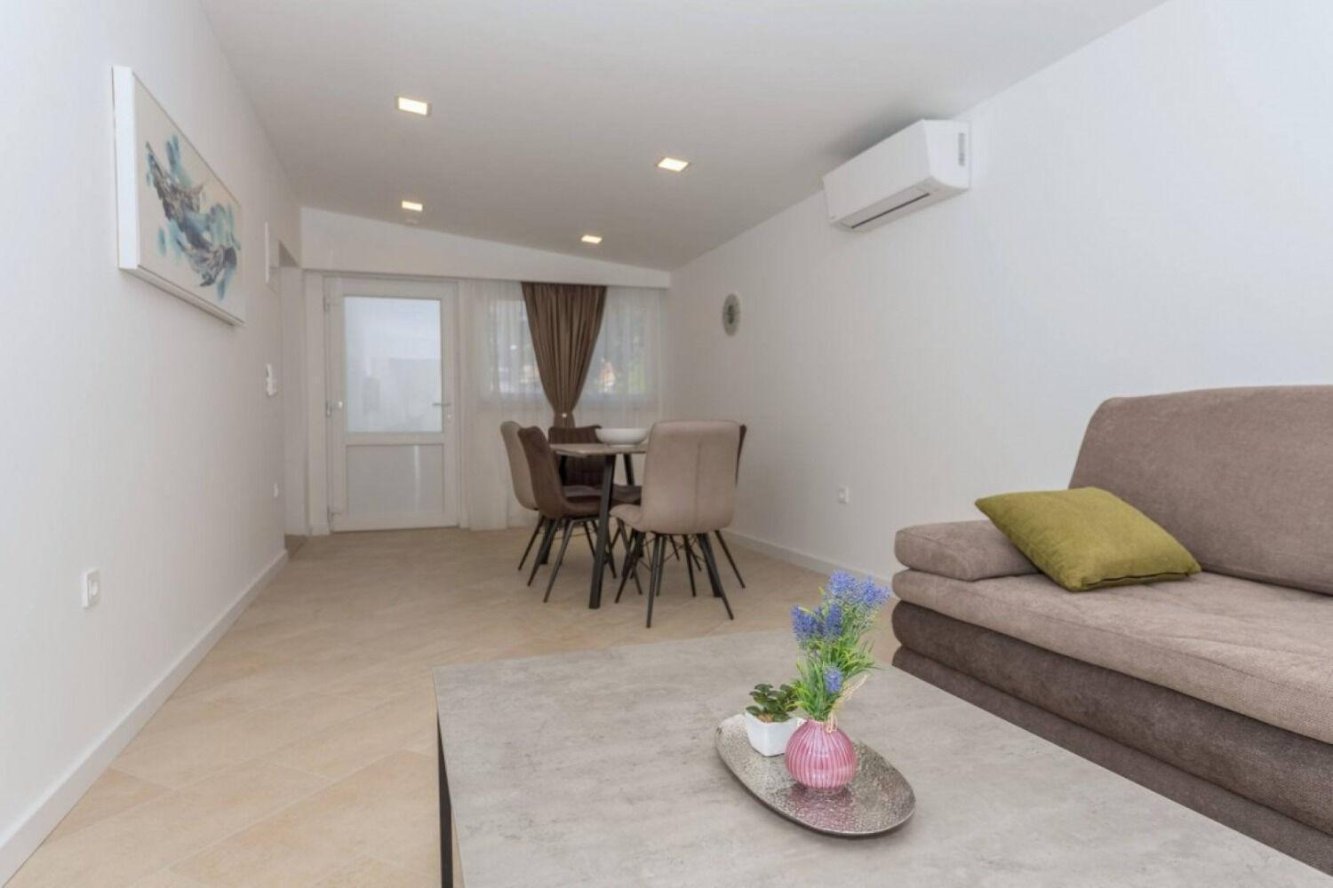 Apartments Mari - 40M From The Beach Makarska Esterno foto