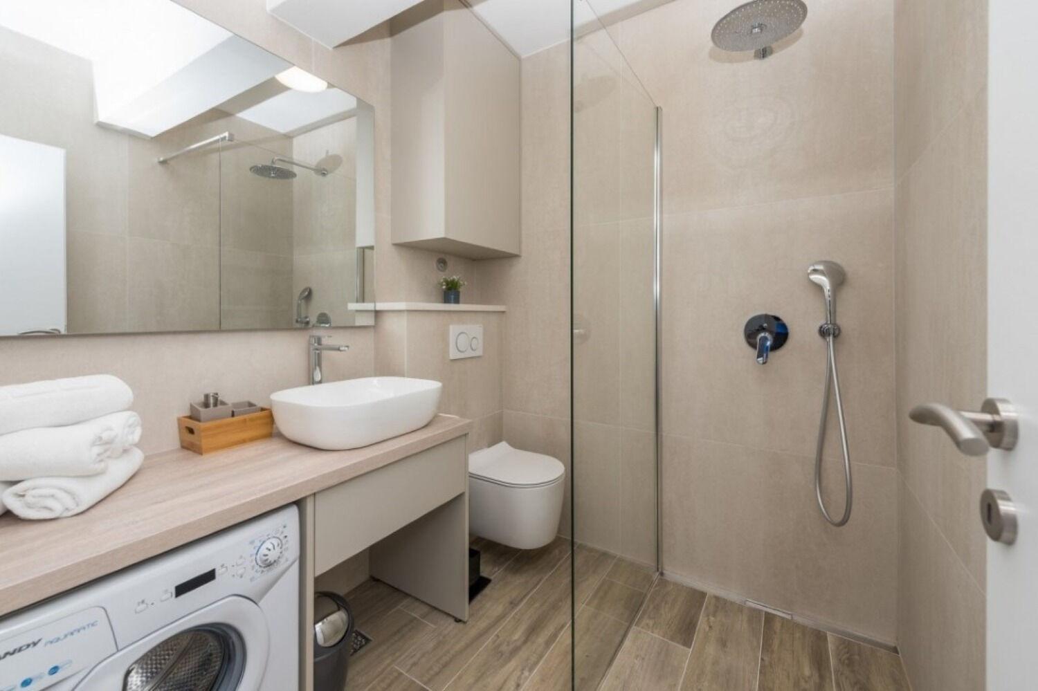 Apartments Mari - 40M From The Beach Makarska Esterno foto