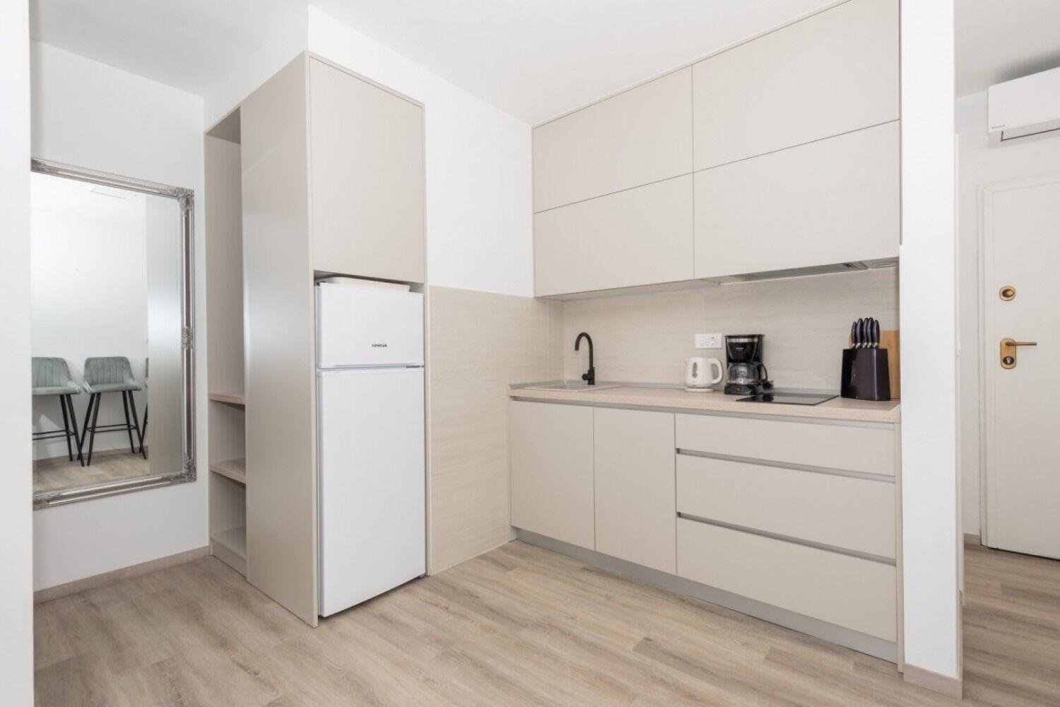 Apartments Mari - 40M From The Beach Makarska Esterno foto